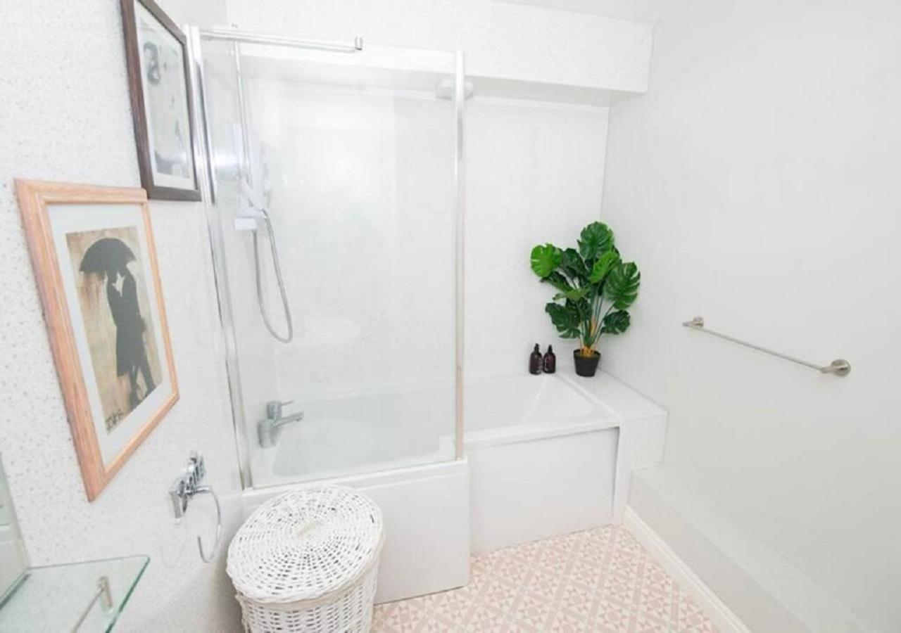 Pelican-Stylish 2-Bed Apartment Close To Beach & Town Скарборо Екстер'єр фото